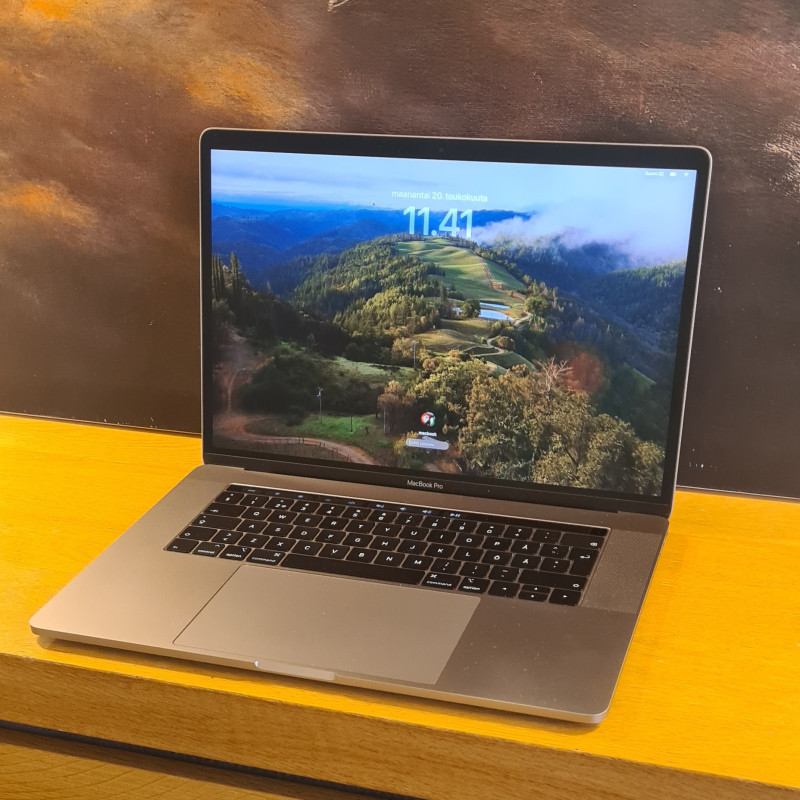 Apple MacBook Pro 15 2018 (i7 / 32GB RAM / 512GB SSD)