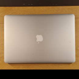 Näyttö: MacBook Pro 15"...