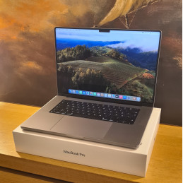 Apple MacBook Pro 16" M1...