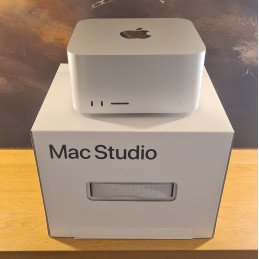 Apple Mac Studio (2022) M1...