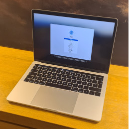 Apple MacBook Pro 13" 2019...