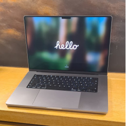 Apple MacBook Pro 16" M1...