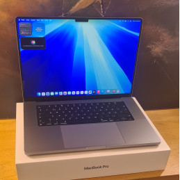 Apple MacBook Pro 16" 2021...