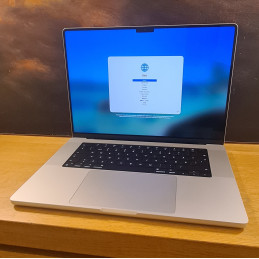 Apple MacBook Pro 16" M2...