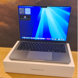 Apple MacBook Pro 14" M2...