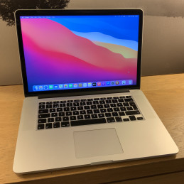 Apple MacBook Pro 15"...