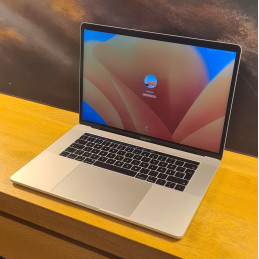 Apple MacBook Pro 15" 2017...